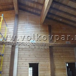 Смонтирован декоративный реечный потолок в «мокрой» зоне