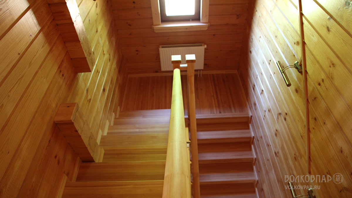 Межэтажная лестница в доме