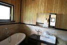 Сочетание классической истории ванных комнат и современного дизайна